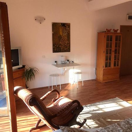 Cosy Rooftop Studio With Balcony Belgrado Exterior foto