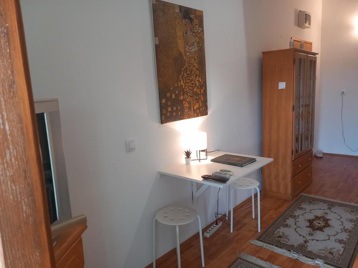 Cosy Rooftop Studio With Balcony Belgrado Exterior foto